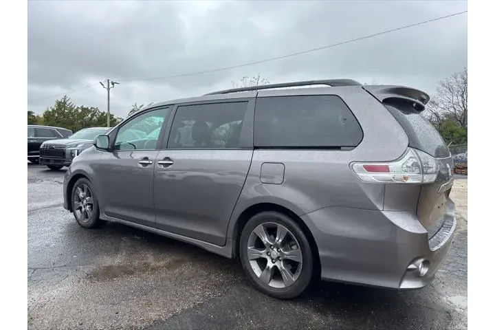 $13000 : Toyota Sienna 2016 SE 8-Pass image 9