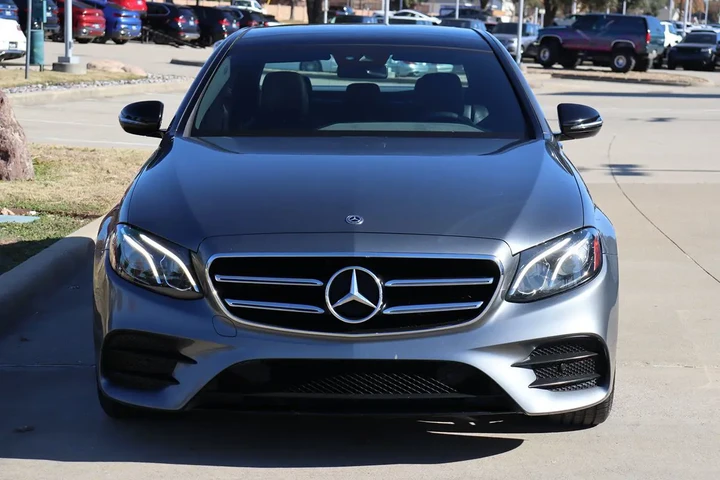 $27998 : 2019 E 450 4MATIC Sedan image 4