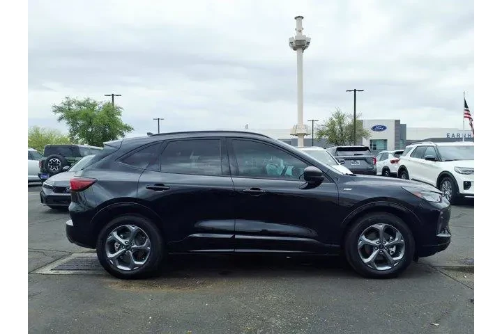 $22373 : Ford Escape 2024 ST-Line 4dr image 7