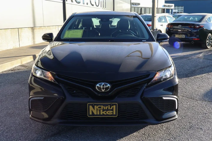 $22488 : 2023 Camry SE Auto image 2