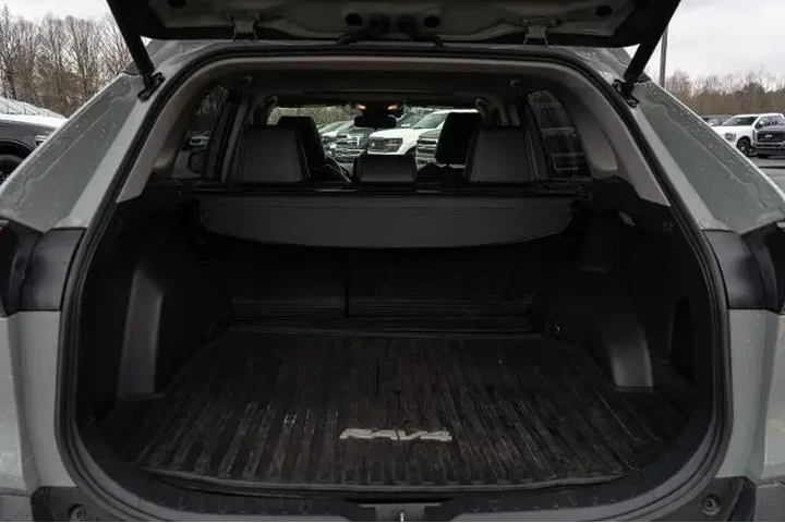 $19877 : Toyota RAV4 2019 AWD XLE Pre image 9