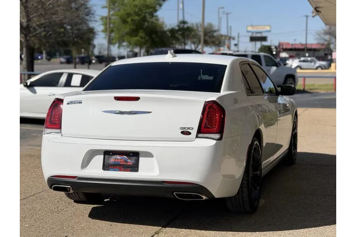 $23999 : 2019 300 Touring image 9