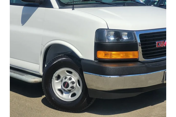 $24798 : GMC Savana 2023 2500 3dr Car image 3