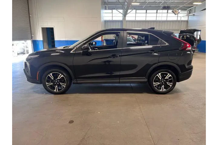 $17979 : Mitsubishi Eclipse Cross 202 image 6