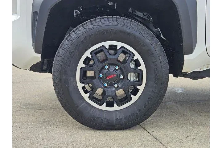 $38699 : Toyota Tacoma 2024 4x4 SR5 4 image 10