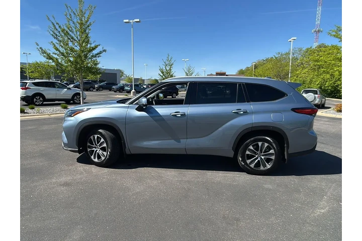 $37796 : 2022 Highlander XLE image 9