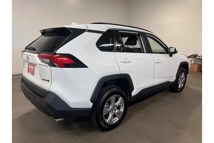 $25630 : Toyota RAV4 2023 XLE 4dr SUV image 3