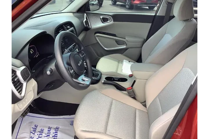 $20950 : Kia Soul 2023 LX 4dr Crossov image 10