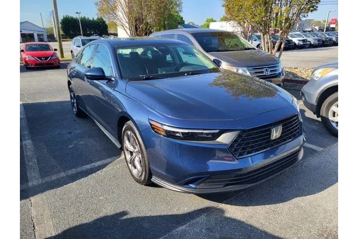 $25982 : Honda Accord 2024 EX 4dr Sed image 3