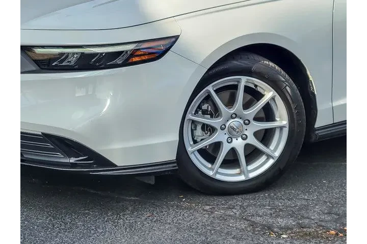 $27993 : Honda Accord Hybrid 2023 Spo image 3