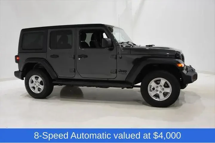 $26725 : Jeep Wrangler Unlimited 2022 image 3