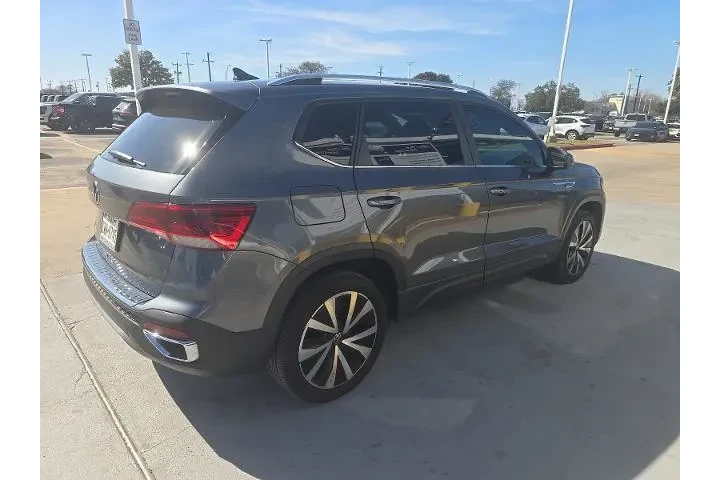 $17998 : Volkswagen Taos 2023 SE 4dr image 3