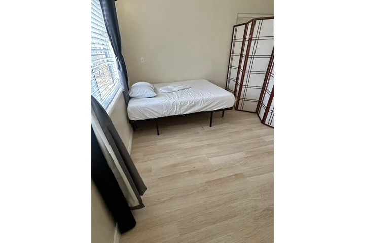 $550 : Compartir cuarto grande 90201 image 1