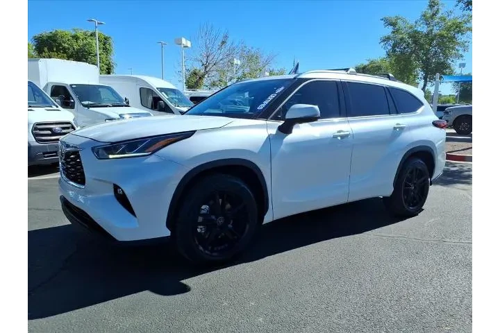 $37963 : Toyota Highlander 2023 L 4dr image 8