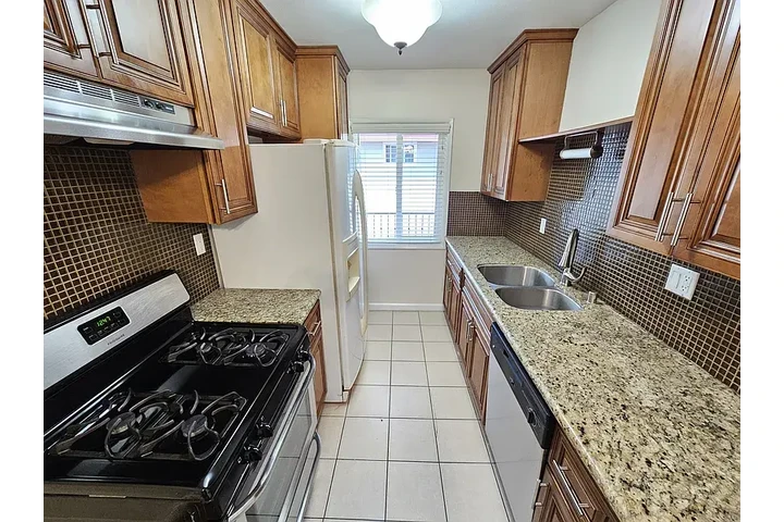 $1450 : Sherman Oaks 2H 1B Apto image 2