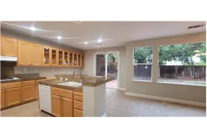 $3800 : Rental property with 5 bedro image 5