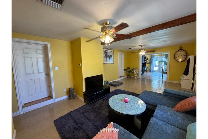 $749000 : Farm House on Horse Property image 6