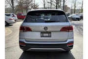 $18319 : Volkswagen Taos 2024 SE 4dr thumbnail