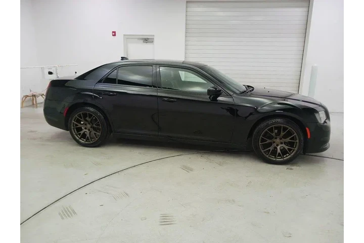$22998 : Chrysler 300 2018 S 4dr Seda image 4