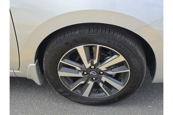 $18232 : Nissan Versa 2025 SV 4dr Sed image 9