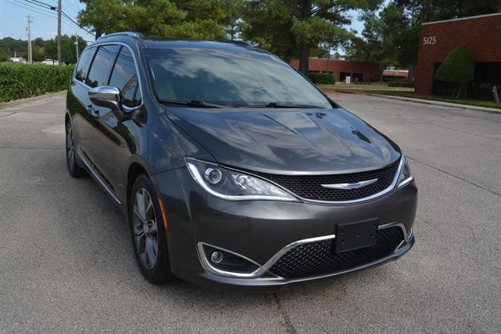 2019 Pacifica Limited image 10
