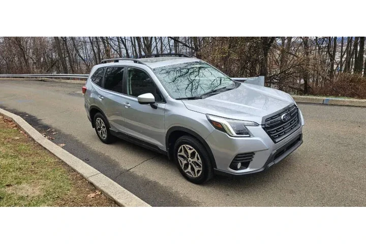 $23995 : 2023 Forester Premium image 4
