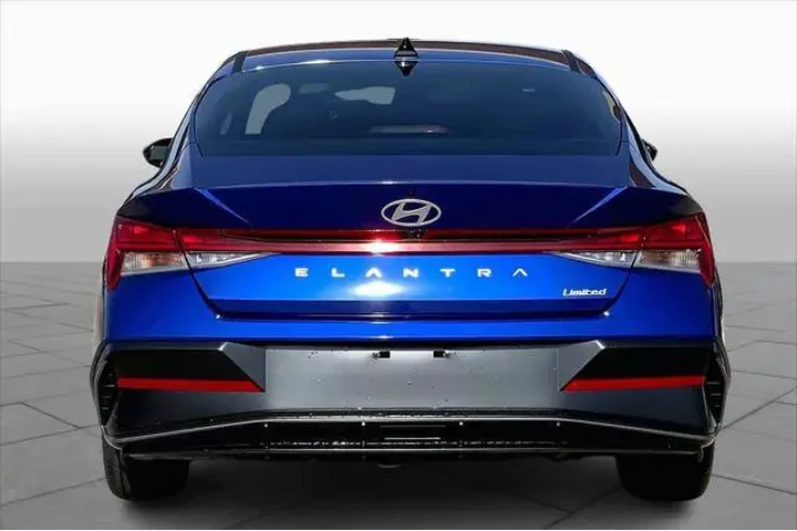 $27987 : Hyundai ELANTRA 2026 Limited image 5