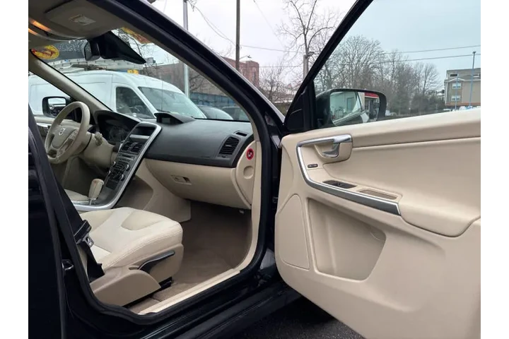 $6999 : 2011 XC60 3.2 R-Design image 8