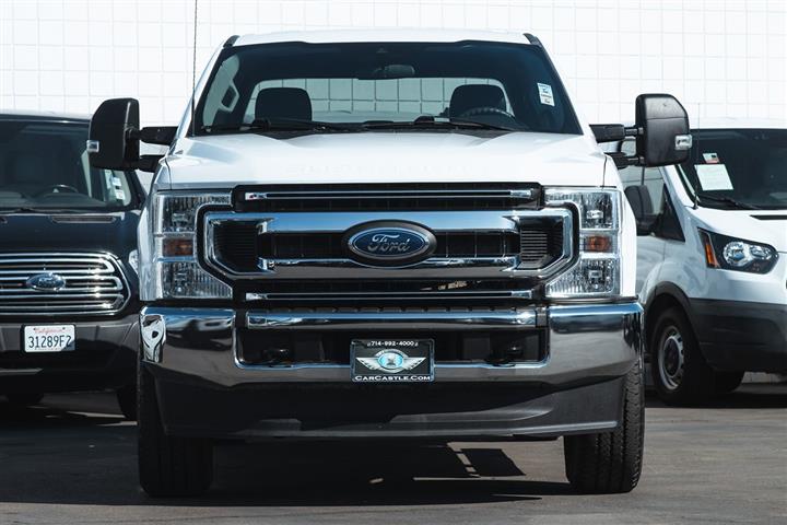 2022 Super Duty F-250 SRW XLT image 3