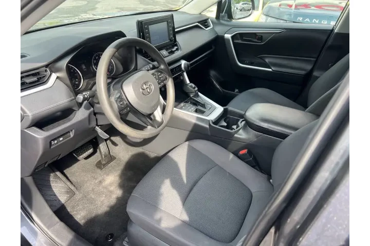 $16900 : 2019 RAV4 LE image 8