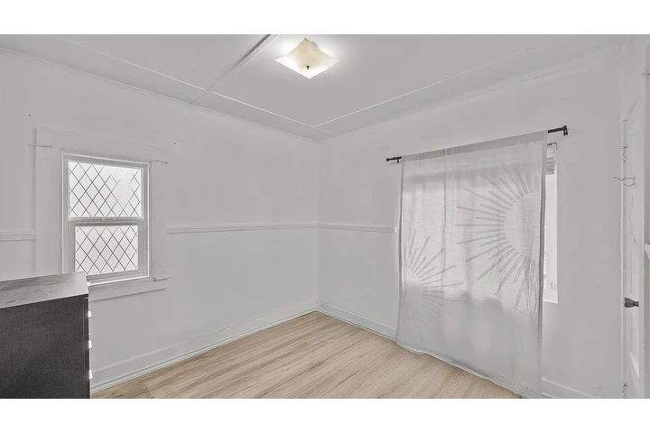 $800 : Home includes 2 bedrooms ! image 7