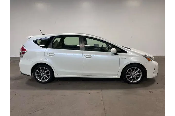 $15954 : Toyota Prius v 2015 image 2