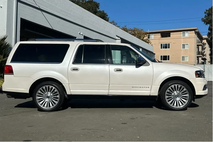 $18900 : Lincoln Navigator L 2017 4x4 image 3