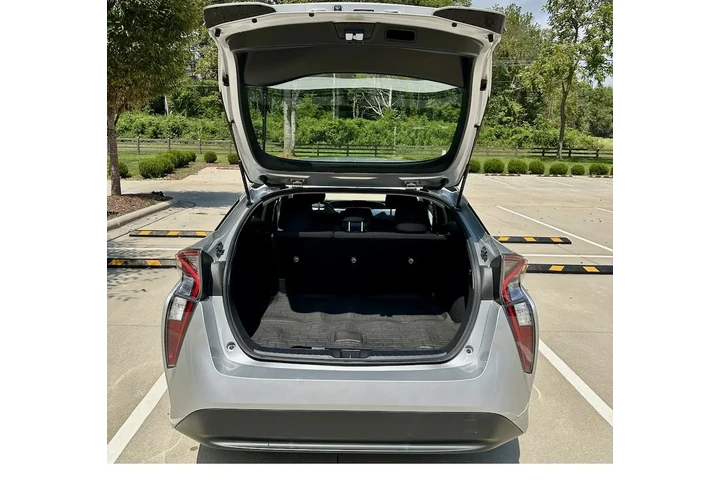 $7900 : 2017 Toyota Prius III Touring image 5