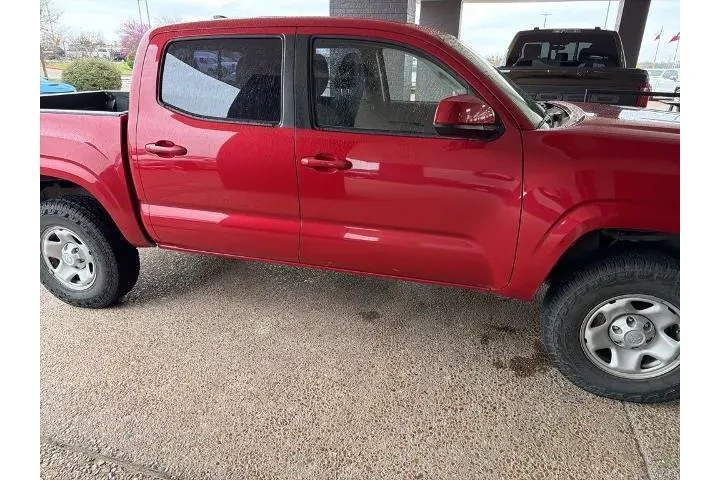 $20633 : Toyota Tacoma 2018 4x2 SR5 4 image 4