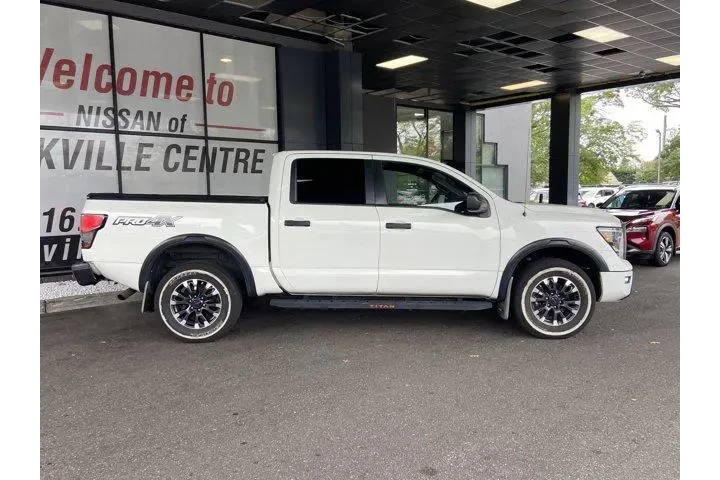 Nissan Titan 2021 4x4 PRO-4X image 4