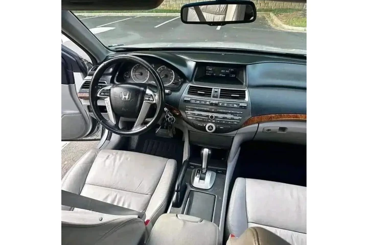 $1500 : Honda Accord image 4