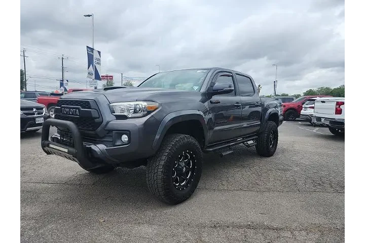 $28998 : Toyota Tacoma 2017 4x2 TRD O image 8
