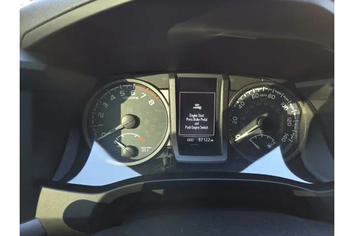 $28695 : Toyota Tacoma 2017 4x4 TRD P image 4