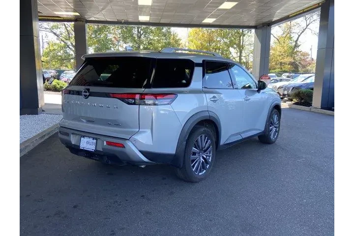 Nissan Pathfinder 2024 AWD S image 5