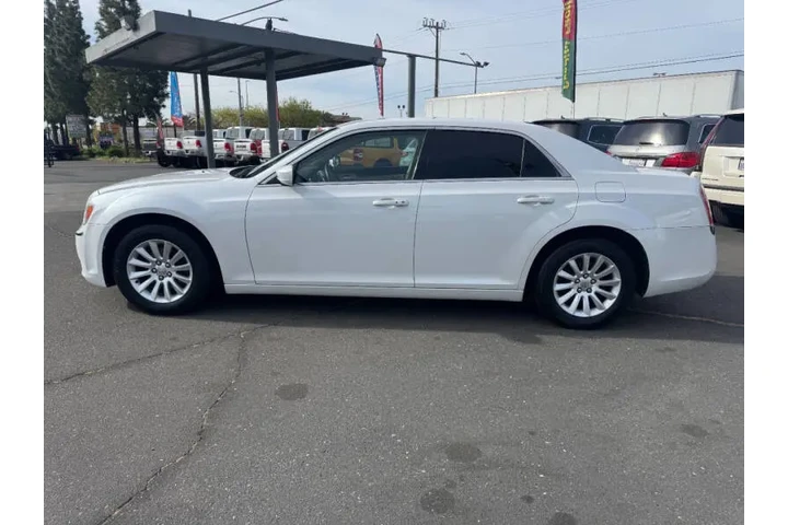 $9998 : 2011 300 image 10