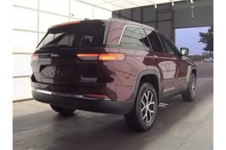 $30699 : Jeep Grand Cherokee 2024 4x4 image 2