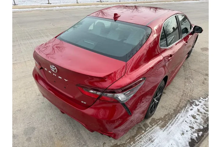 $17997 : 2021 Camry SE image 7