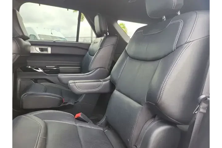 $39689 : Ford Explorer 2023 AWD ST 4d image 9