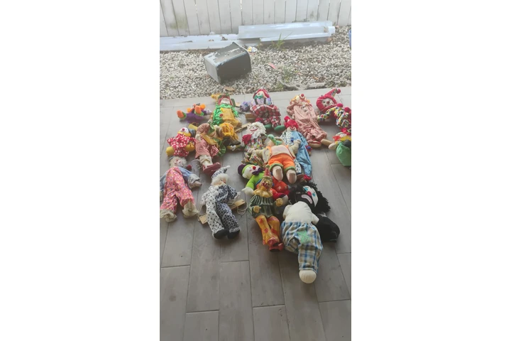 $600 : LOTE de Payasos de Ceramica image 1