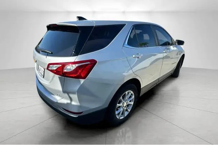 $14627 : Chevrolet Equinox 2021 LT 4d image 2