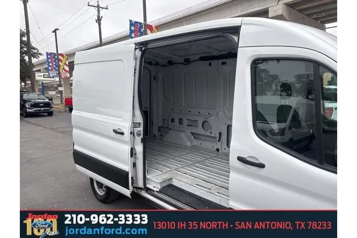 $33038 : Ford Transit 2023 250 3dr SW image 7