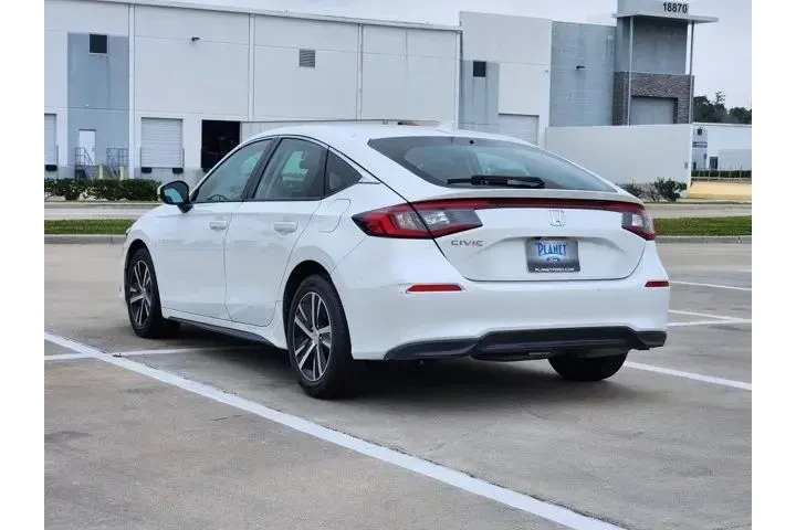 $22850 : Honda Civic 2023 LX 4dr Hatc image 7