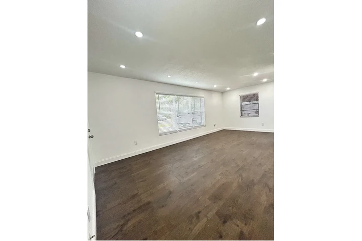 $950 : stainless steel appliances image 5