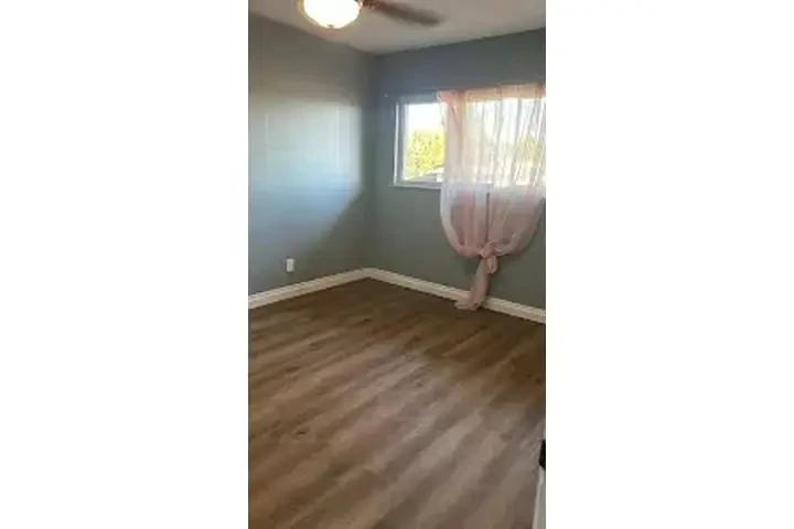 ANAHEIM SE RENTA CUARTO image 1